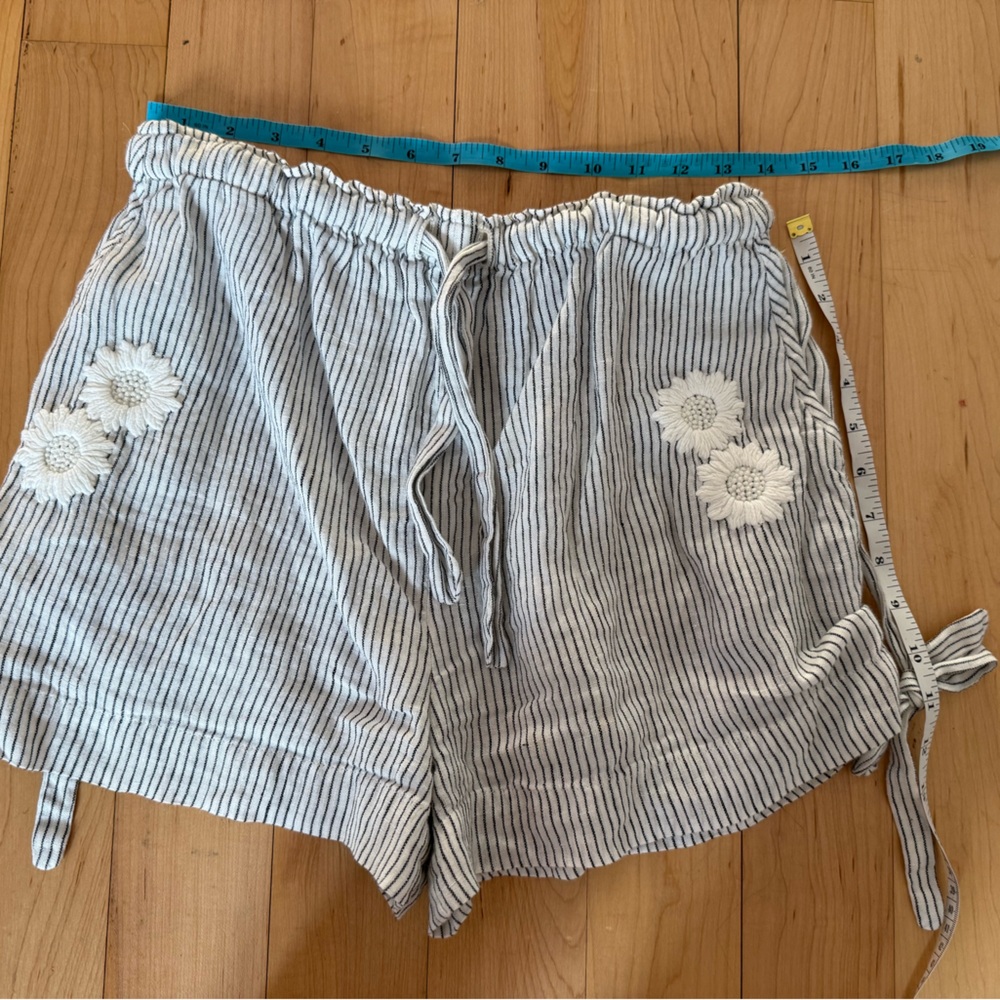 Innika Choo Linen Pinstripe Shorts with White Daisies Size 2